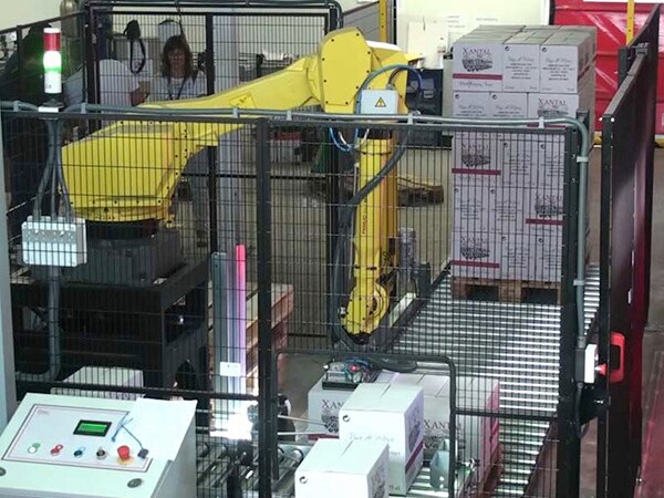 Physical barriers around industrial robots Image of physical barriers around industrial robots