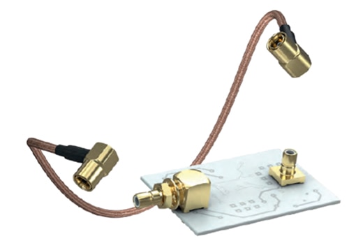 SMB connectors are snap-on devices that are smaller than the SMA connectors Immagine dei connettori SMB, dispositivi a scatto più piccoli dei connettori SMA