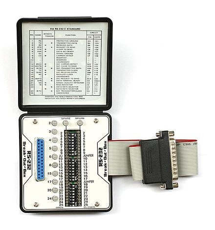 RS-232 breakout box Obrázek rozvodného boxu RS-232