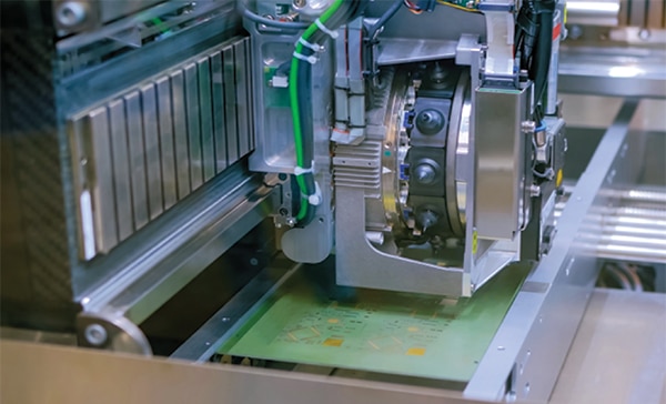 Cartesian robots execute fully automated semiconductor manufacturing tasks Image of Cartesian robots execute fully automated semiconductor manufacturing tasks