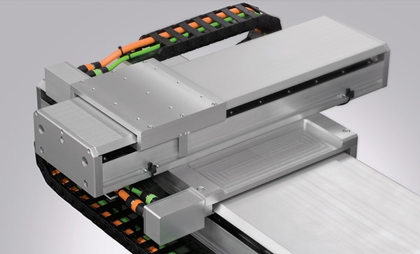 Two linear motor stages can be stacked to support cartesian motion Obrázek – dva lineární motorové stupně lze stohovat na sebe pro podporu kartézského pohybu.