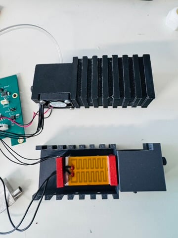 Thermocouples, pressure sensors, flow sensors, heat mats, LED lights and more 熱電対、圧力センサ、流量センサ、ヒートマット、LEDライトなどの画像