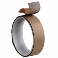 3M™'s XYZ-Axis Electrically Conductive Tape 9713 Immagine del nastro elettroconduttivo su assi XYZ 9713