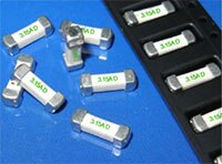 Bel Fuse 0678D Series Fast Blow SMT Fuse Image fusible rapide CMS série 0678D de Bel Fuse