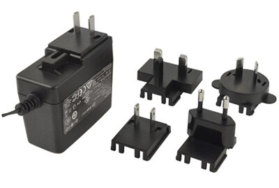 CUI 的 SMI18-24-V-P5 是符合 IEC 62368-1 標準的 24 V、18 W 壁掛式配接器示意圖
