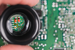 利用运算放大器实现可调线性稳压电源与信号产生器-240x160