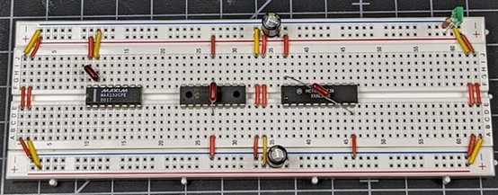 图5 面包板Vcc和接地设计