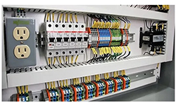 Image of Utilice fuentes de alimentación CA/CC con carril DIN que ahorran espacio y fusibles electrónicos para suministrar de forma fiable energía CC industrial