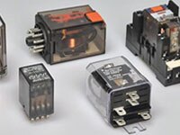 TE Connectivity 的面板插入式繼電器圖片