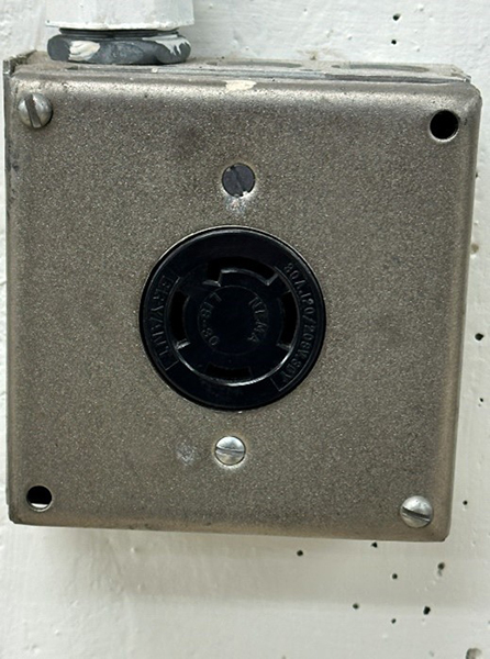 High Voltage AC Power Connectors
